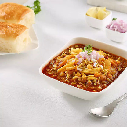 Misal Tarri + Egg Curry (Veg / Non Veg Combo)